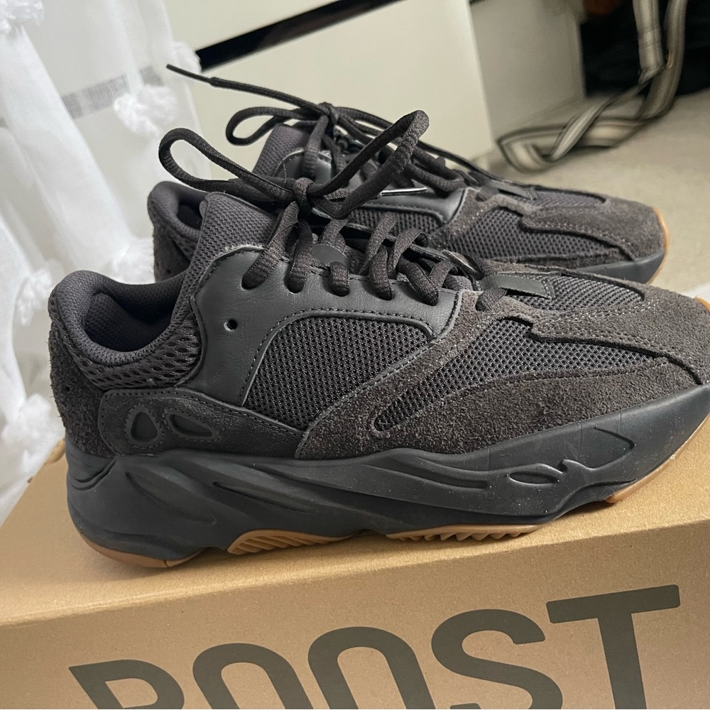 Yeezy 700 UtilityBlack - Picture 2 of 9